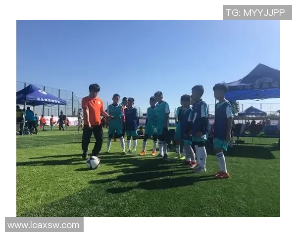 力哥与足球明星同框瞬间回顾展现激情与梦想的完美结合 力哥与足球明星同框瞬间回顾展现激情与梦想的完美结合